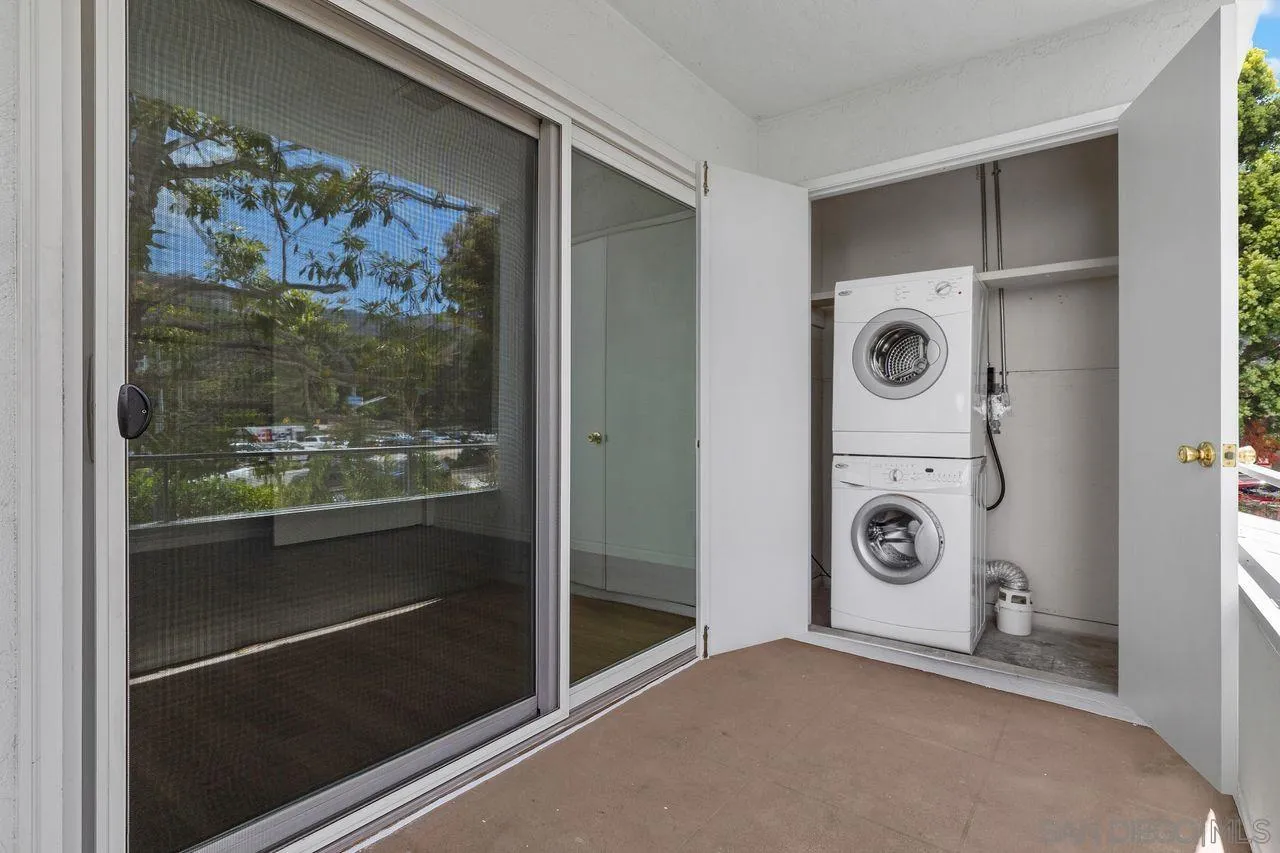 2368 Torrey Pines Road, Unit 63 La Jolla, CA 92037 - Photo 26 of 41 Laundry