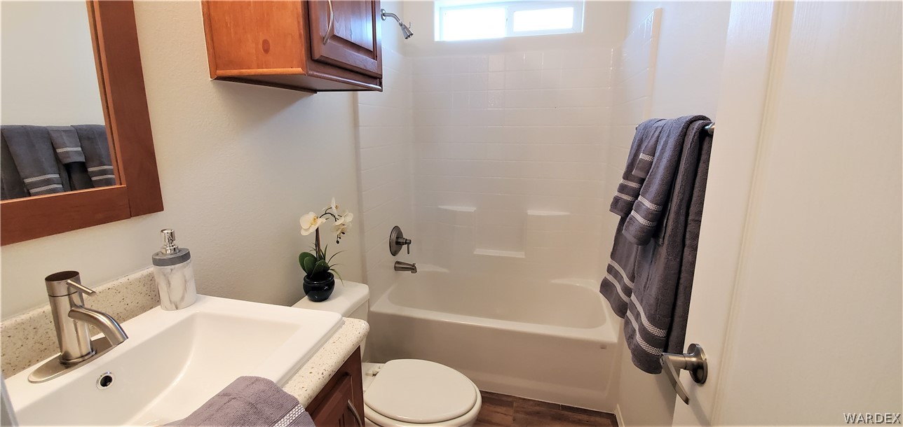 1434 Dilcon Road Golden Valley, AZ 86413 - Photo 30 of 49 a bathroom with a sink toilet and bathtub