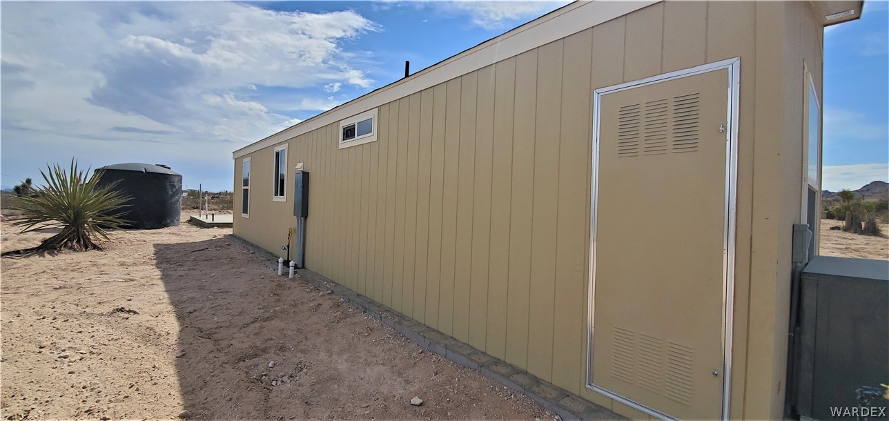 1434 Dilcon Road Golden Valley, AZ 86413 - Photo 10 of 49 a backyard of a house