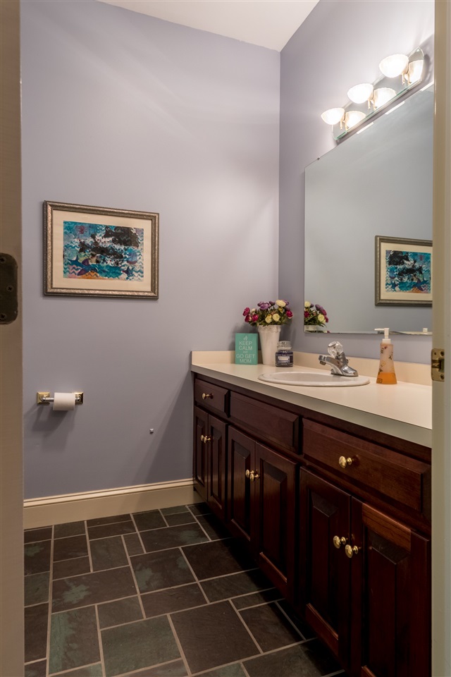 7 Wingate Court Stratham, NH 03885 - Photo 4 of 34 Gallery Image 4