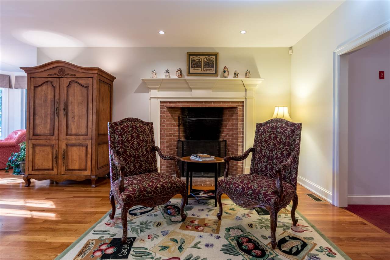 7 Wingate Court Stratham, NH 03885 - Photo 5 of 34 Gallery Image 5