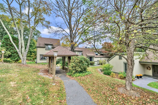 $249,900 | 176 Heritage Village, Unit B, Southbury, CT 06488