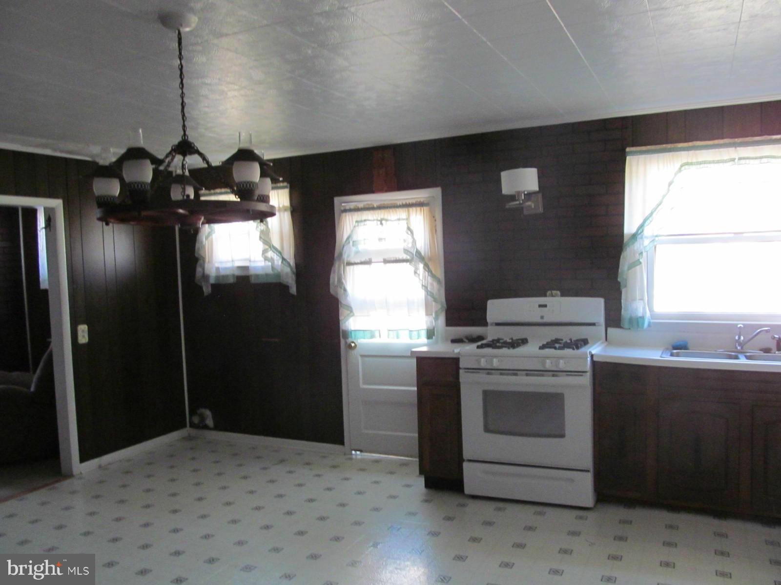 1310 Perrys Corner Road Grasonville, MD 21638 - Photo 11 of 30 Kitchen