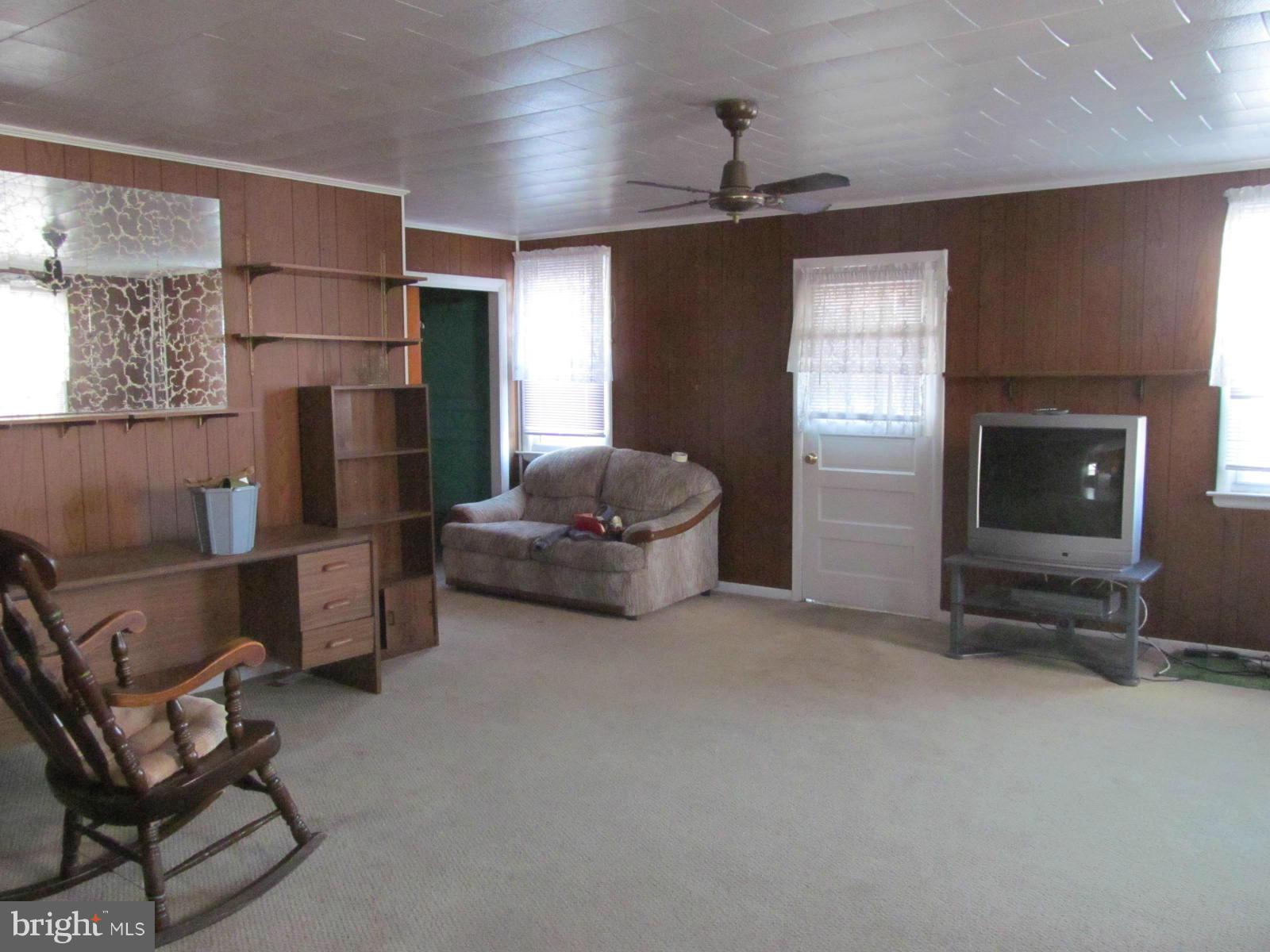 1310 Perrys Corner Road Grasonville, MD 21638 - Photo 10 of 30 Living Room