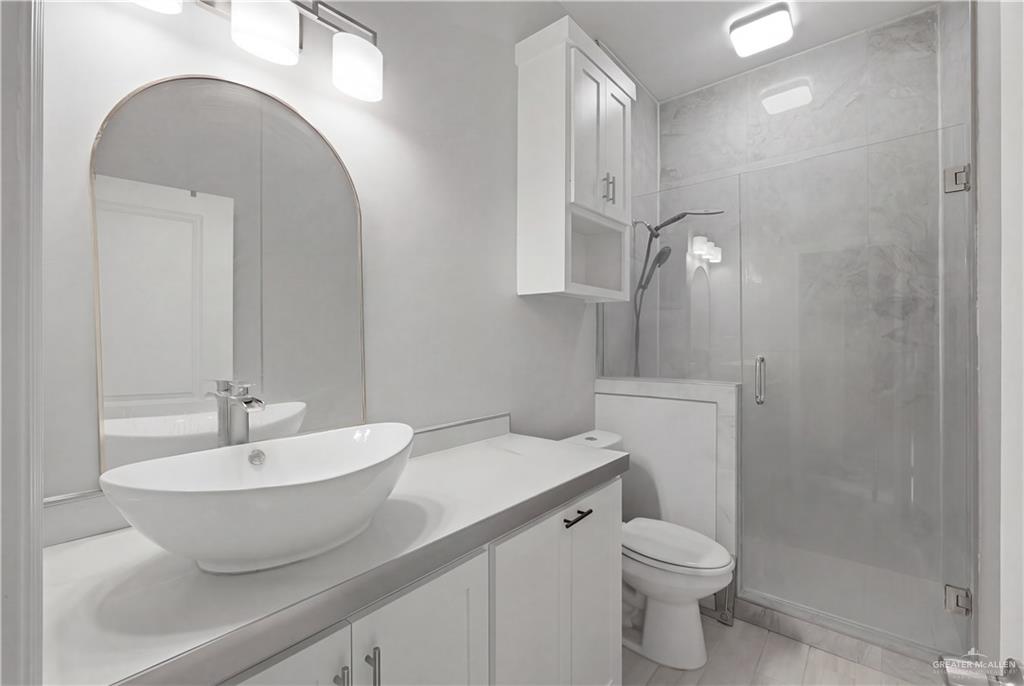 804 Hawk Street Alamo, TX 78516 - Photo 6 of 14 a bathroom with a sink and a mirror