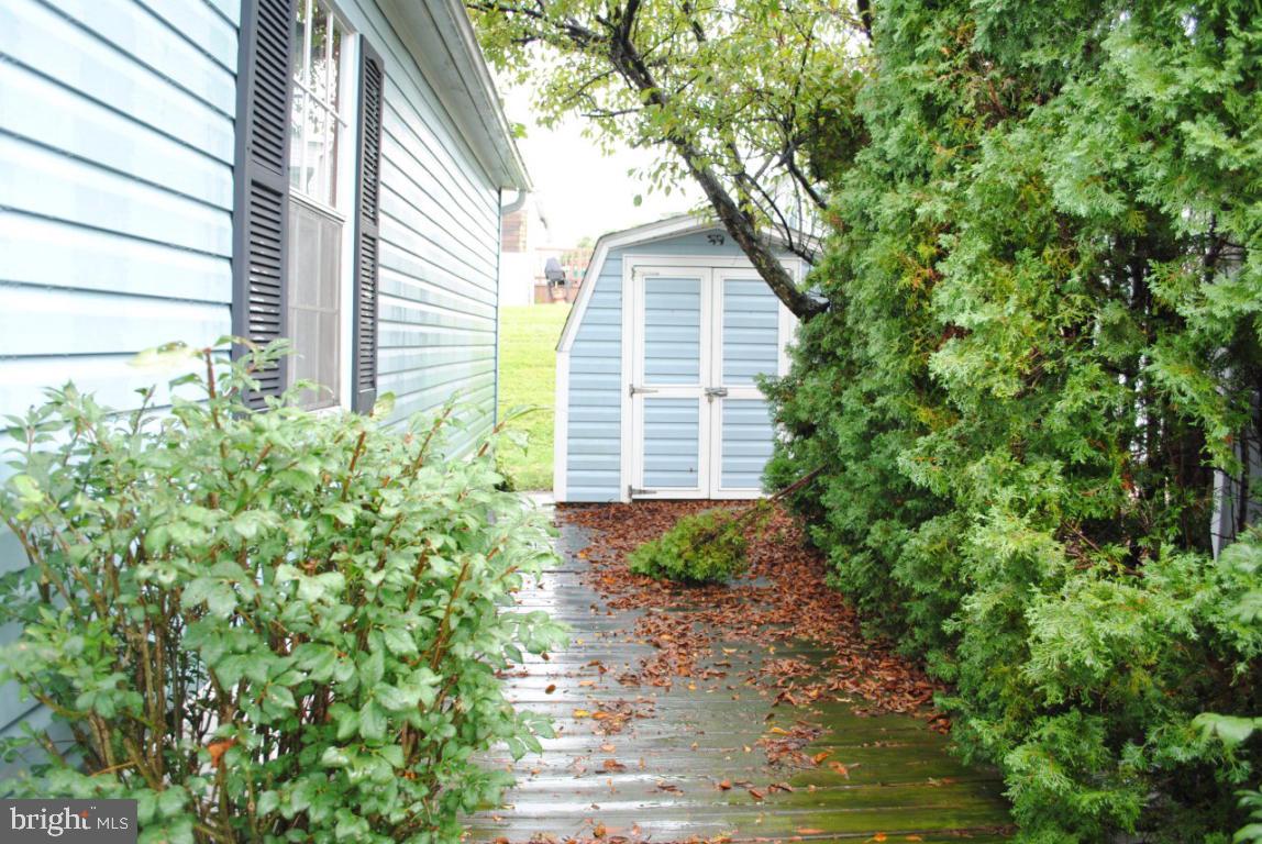 111 Pheasant Road Lancaster, PA 17603 - Photo 3 of 30 Gallery Image 3