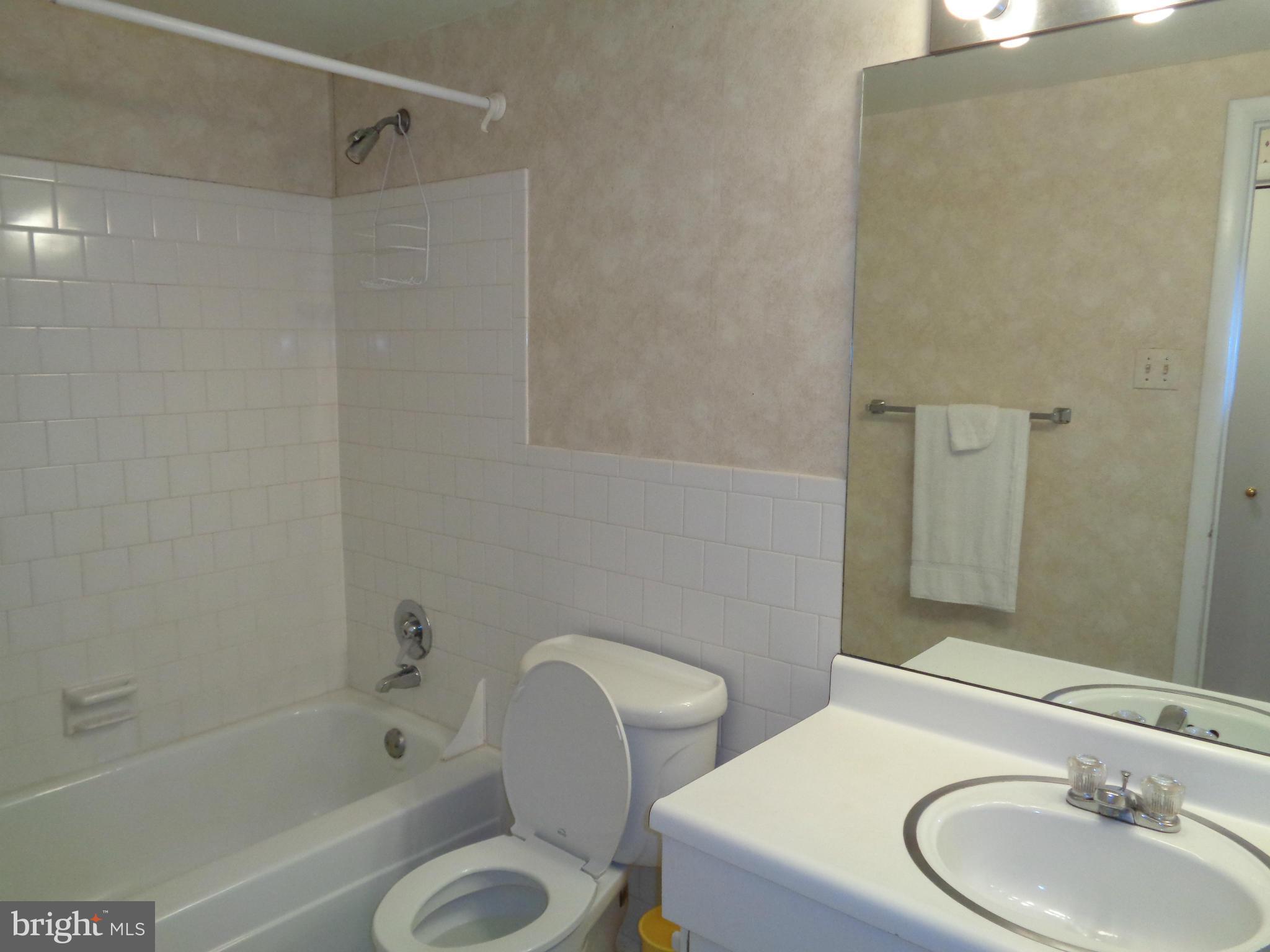 114 Cross Keys Road, Unit R114D Baltimore, MD 21210 - Photo 14 of 22 a bathroom with a sink a toilet and a bathtub