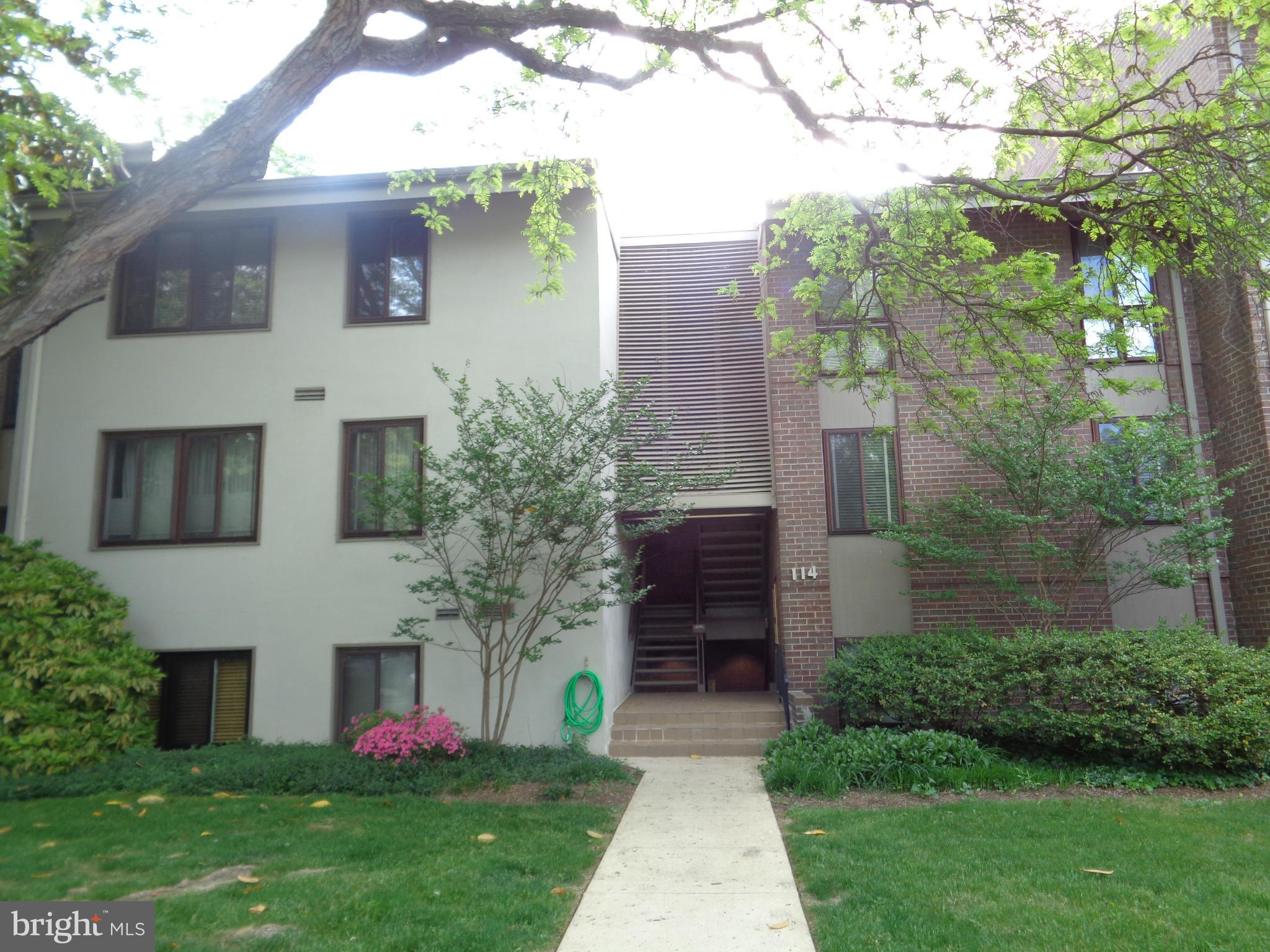 114 Cross Keys Road, Unit R114D Baltimore, MD 21210 - Photo 22 of 22 a view of a yard in front of house