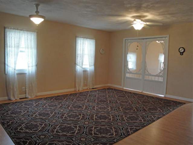 15501 Furrow Road Pekin, IL 61554 - Photo 4 of 10