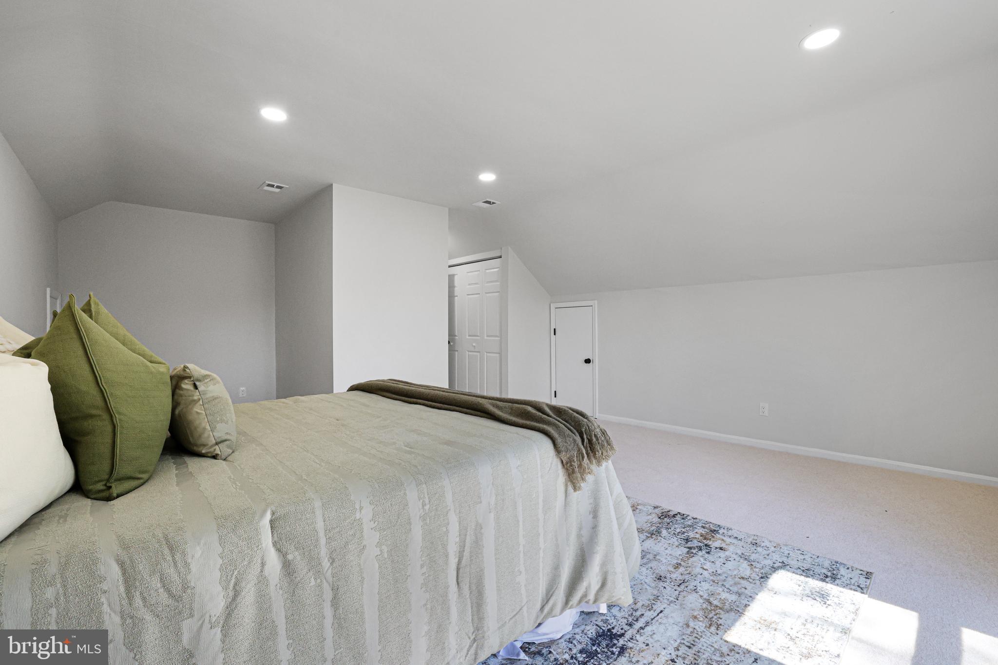 9933 Dellcastle Road Gaithersburg, MD 20886 - Photo 51 of 77 Gallery Image 51