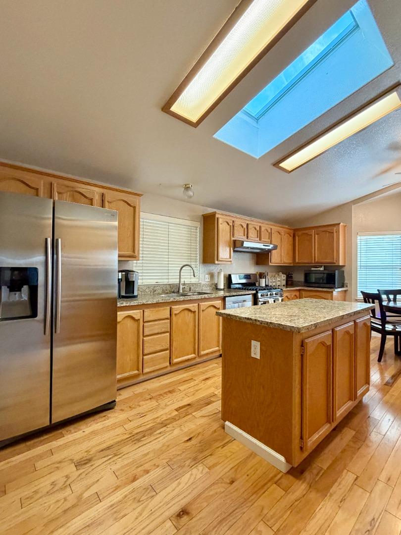 120 Dixon Landing Road, Unit 147 Milpitas, CA 95035 - Photo 7 of 21 a large kitchen with stainless steel appliances granite countertop a stove and a sink