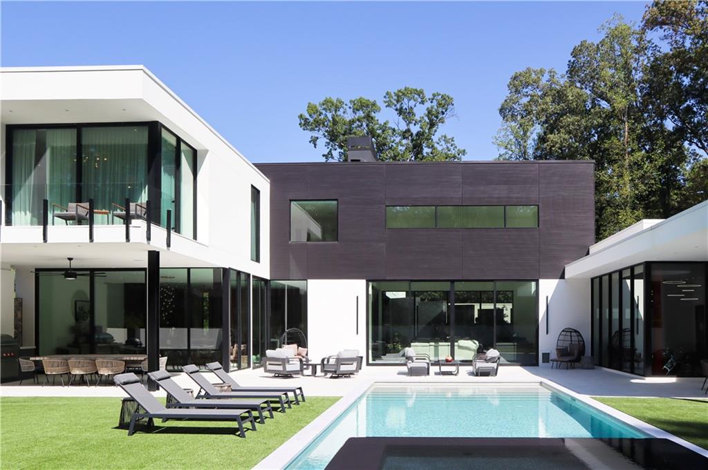 380 West Wesley Road Northwest Atlanta, GA 30305 - Photo 104 of 104 a view of a patio with table and chairs potted plants and large tree