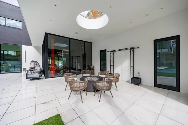 $11,000,000 | 380 West Wesley Road Northwest, Atlanta, GA 30305