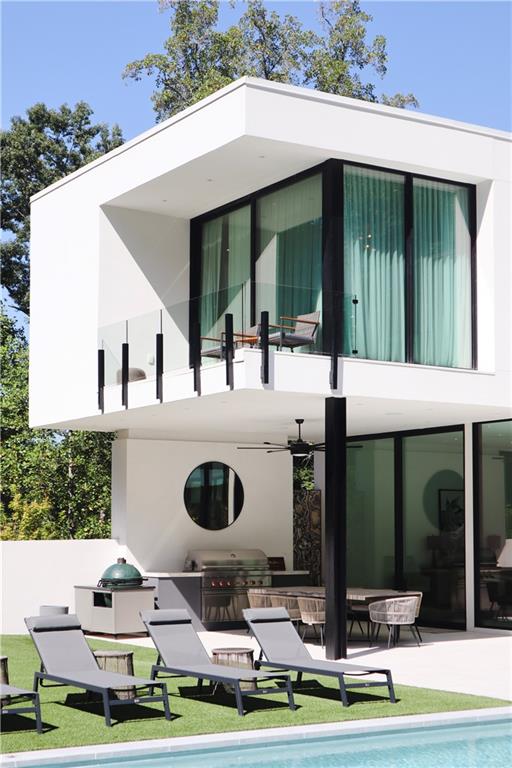 380 West Wesley Road Northwest Atlanta, GA 30305 - Photo 8 of 104 a view of a patio with table and chairs
