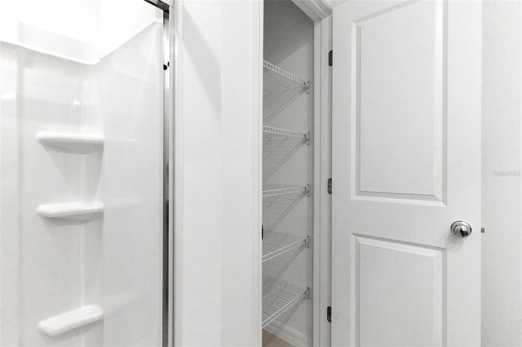 2987 Skyline Loop Kissimmee, FL 34758 - Photo 30 of 48 a bathroom with a shower