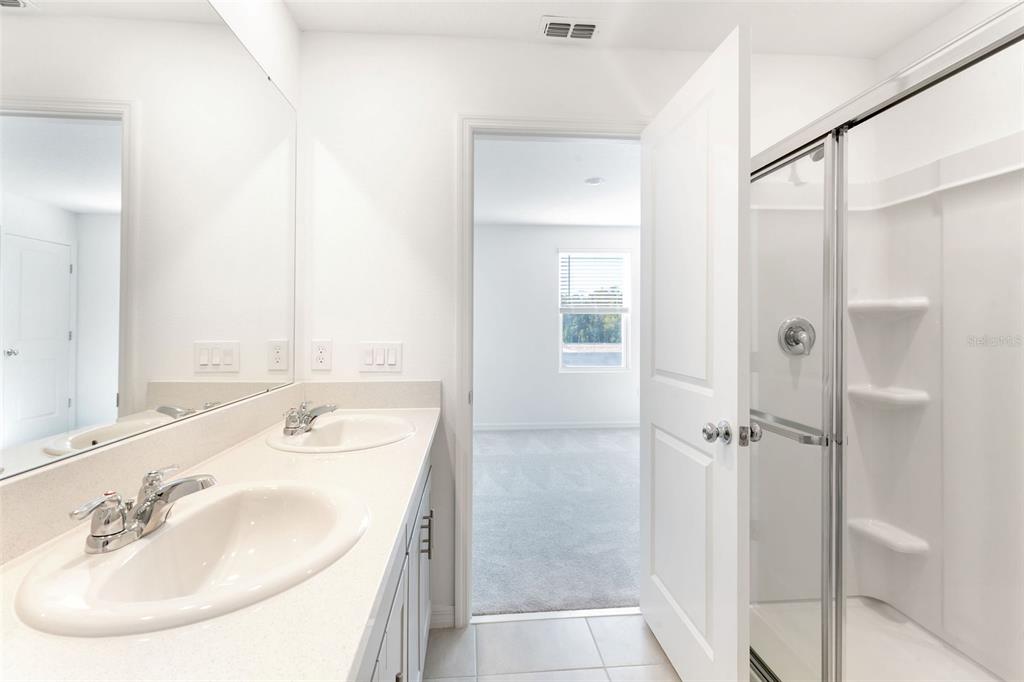 2987 Skyline Loop Kissimmee, FL 34758 - Photo 31 of 48 a bathroom with a sink and a mirror