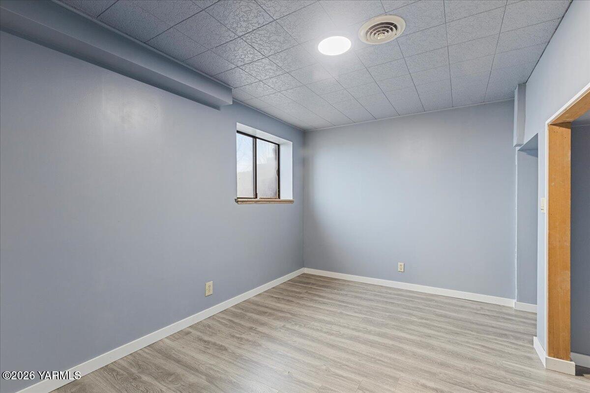 1861 North Cottonwood Road Yakima, WA 98908 - Photo 32 of 35 an empty room with wooden floor and windows