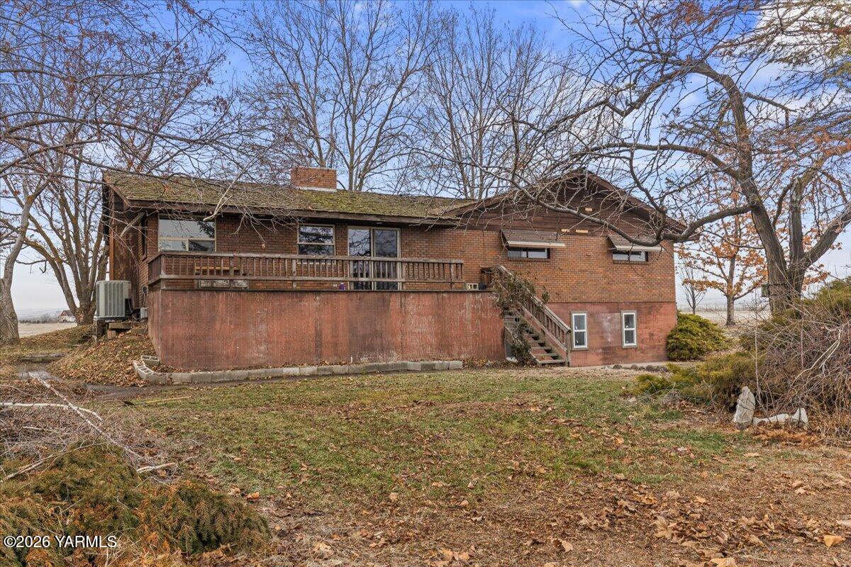 1861 North Cottonwood Road Yakima, WA 98908 - Photo 33 of 35 a view of a house with a yard