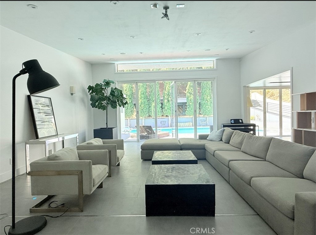 1801 Roscomare Road Los Angeles, CA 90077 - Photo 7 of 38