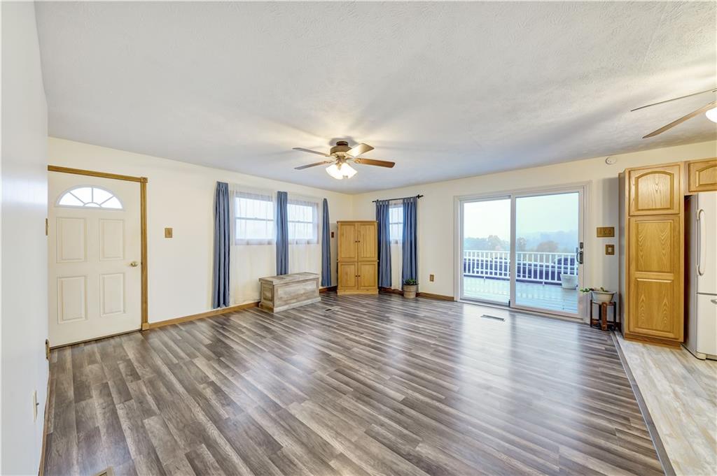 558 Bocktown Cork Road Clinton, PA 15026 - Photo 4 of 25 Gallery Image 4