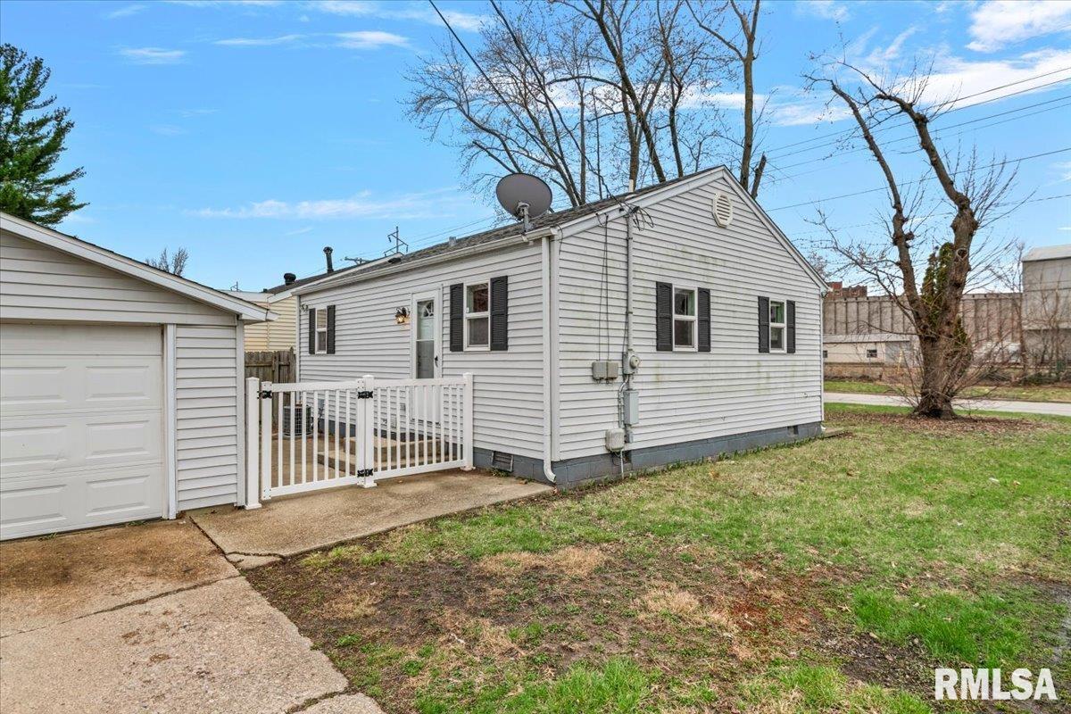 1050 North 19th Street Springfield, IL 62702 - Photo 14 of 16