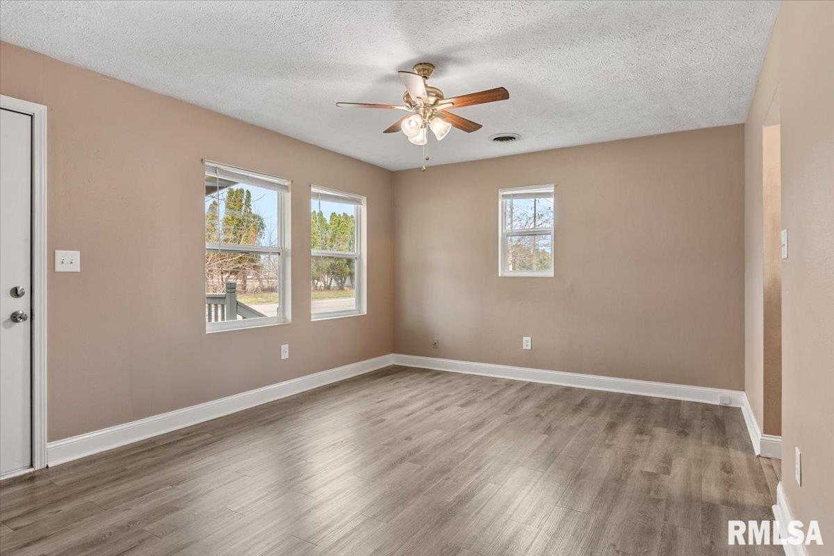 1050 North 19th Street Springfield, IL 62702 - Photo 3 of 16