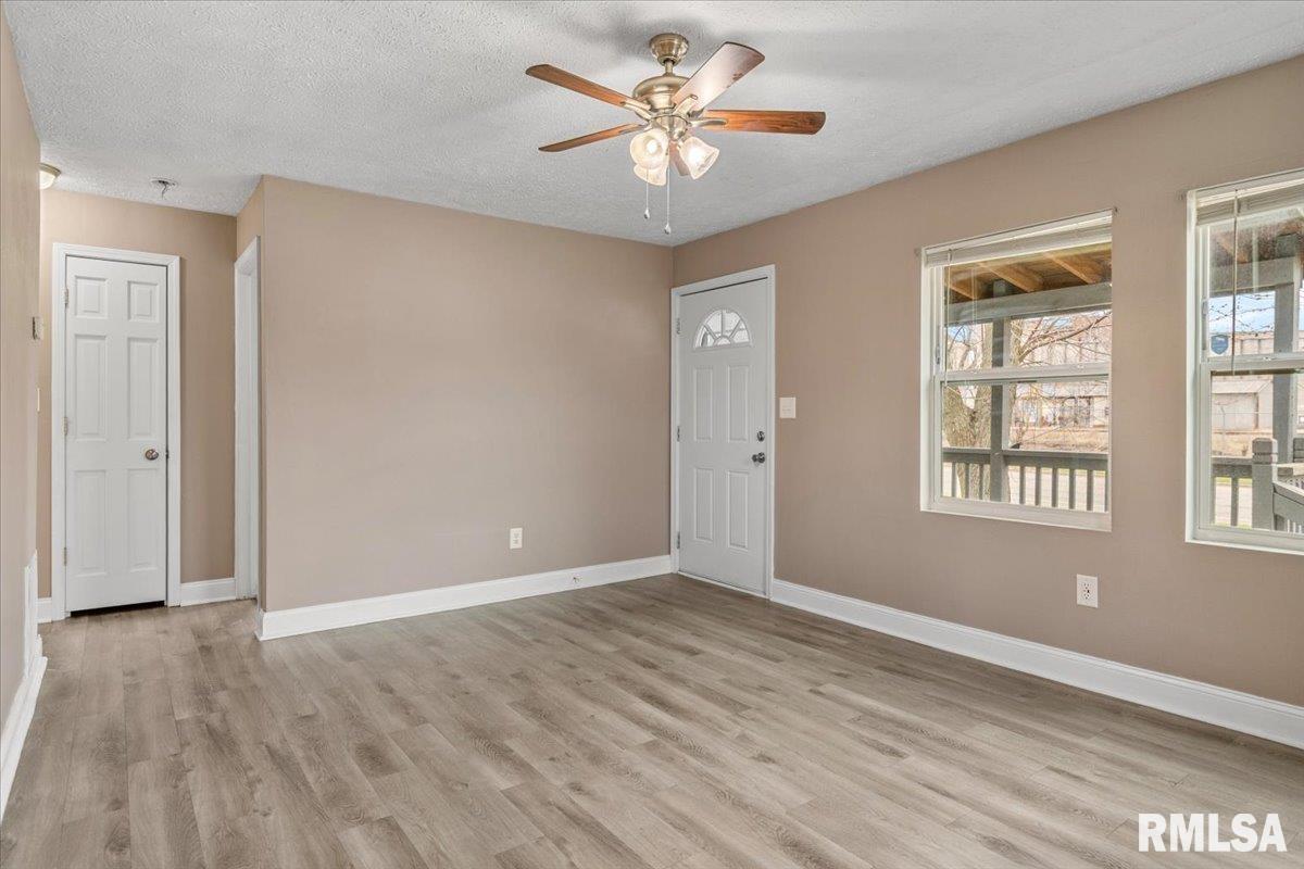 1050 North 19th Street Springfield, IL 62702 - Photo 4 of 16