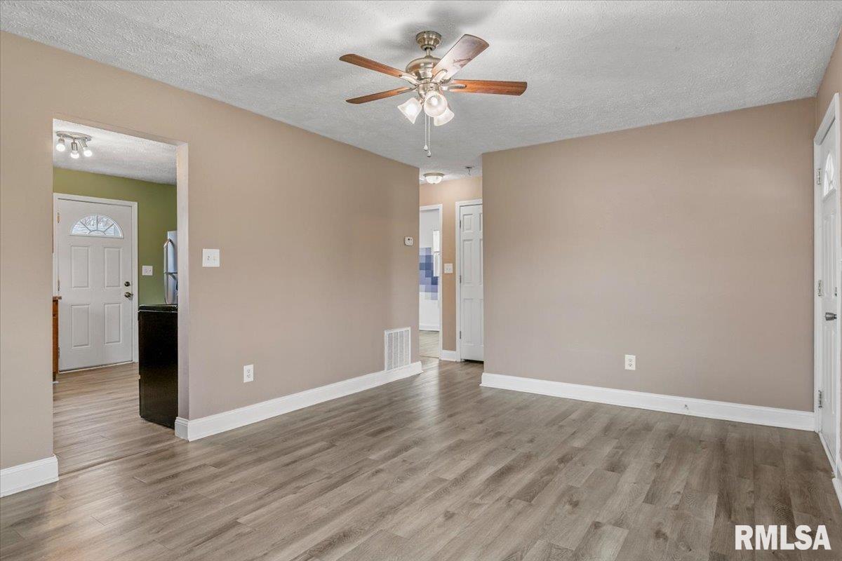 1050 North 19th Street Springfield, IL 62702 - Photo 5 of 16