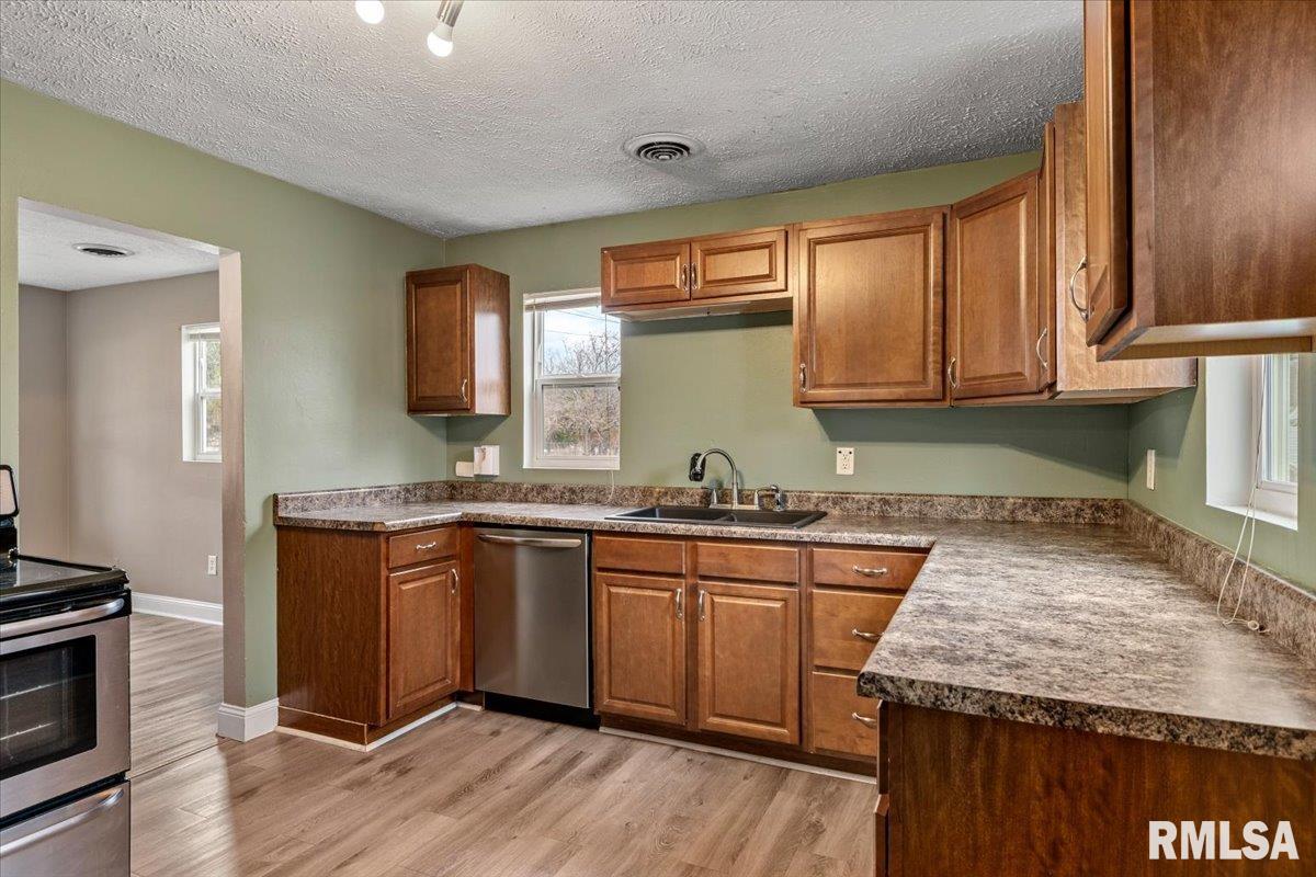 1050 North 19th Street Springfield, IL 62702 - Photo 9 of 16