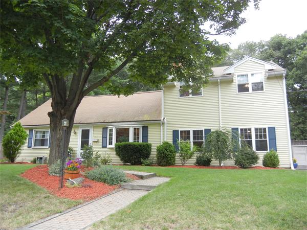 168 Locksley Road Lynnfield, MA 01940 - Photo 1 of 20 Gallery Image 1