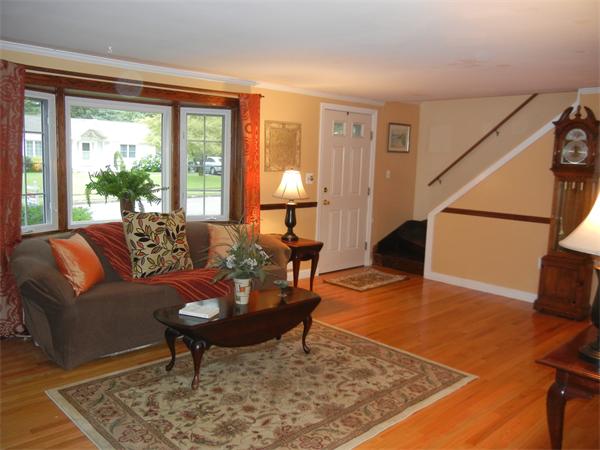 168 Locksley Road Lynnfield, MA 01940 - Photo 4 of 20 Gallery Image 4