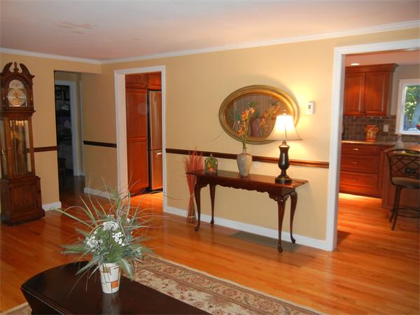 168 Locksley Road Lynnfield, MA 01940 - Photo 5 of 20 Gallery Image 5