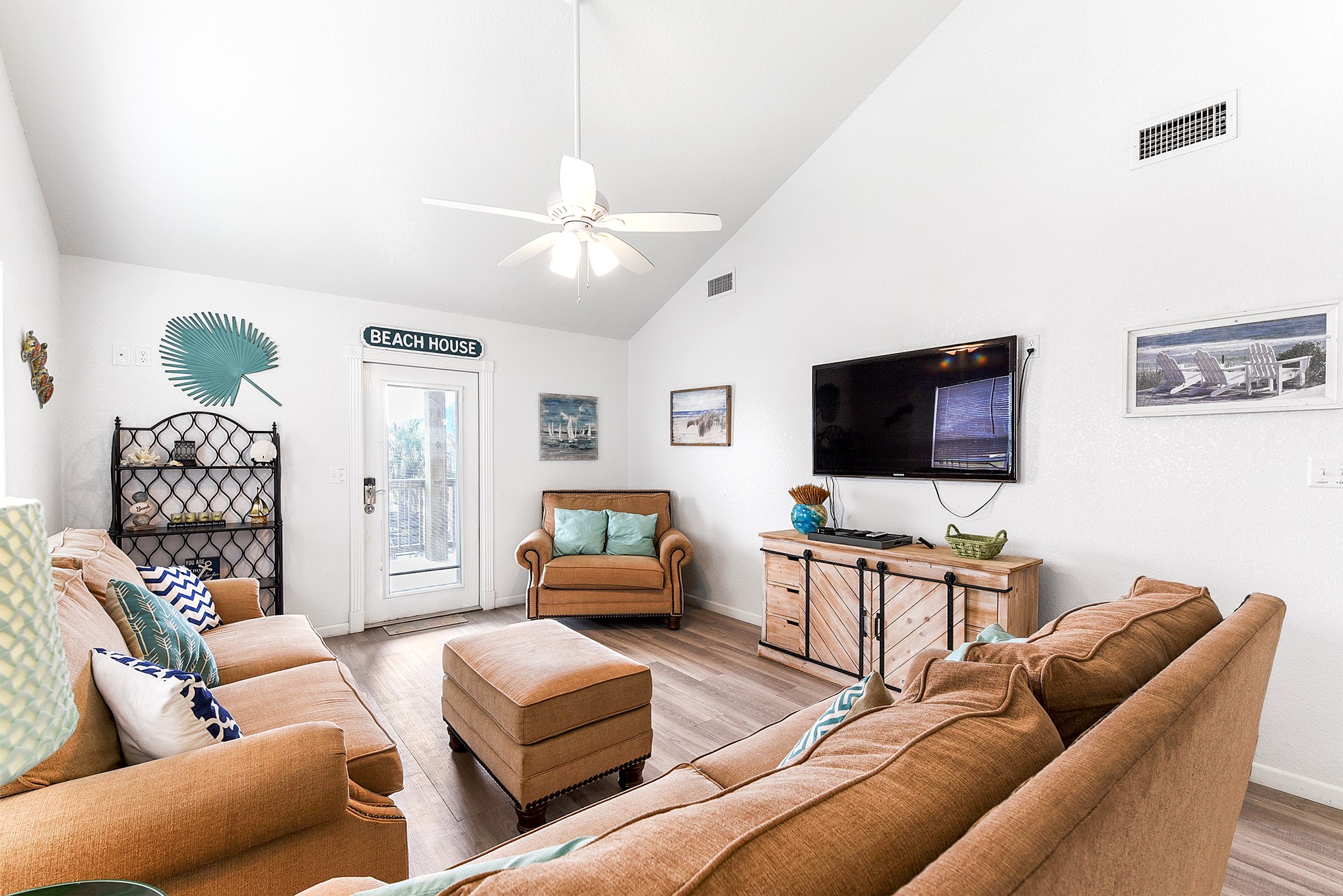 126 Nesmith Place Surfside Beach, TX 77541 - Photo 20 of 49 a living room with furniture and a flat screen tv