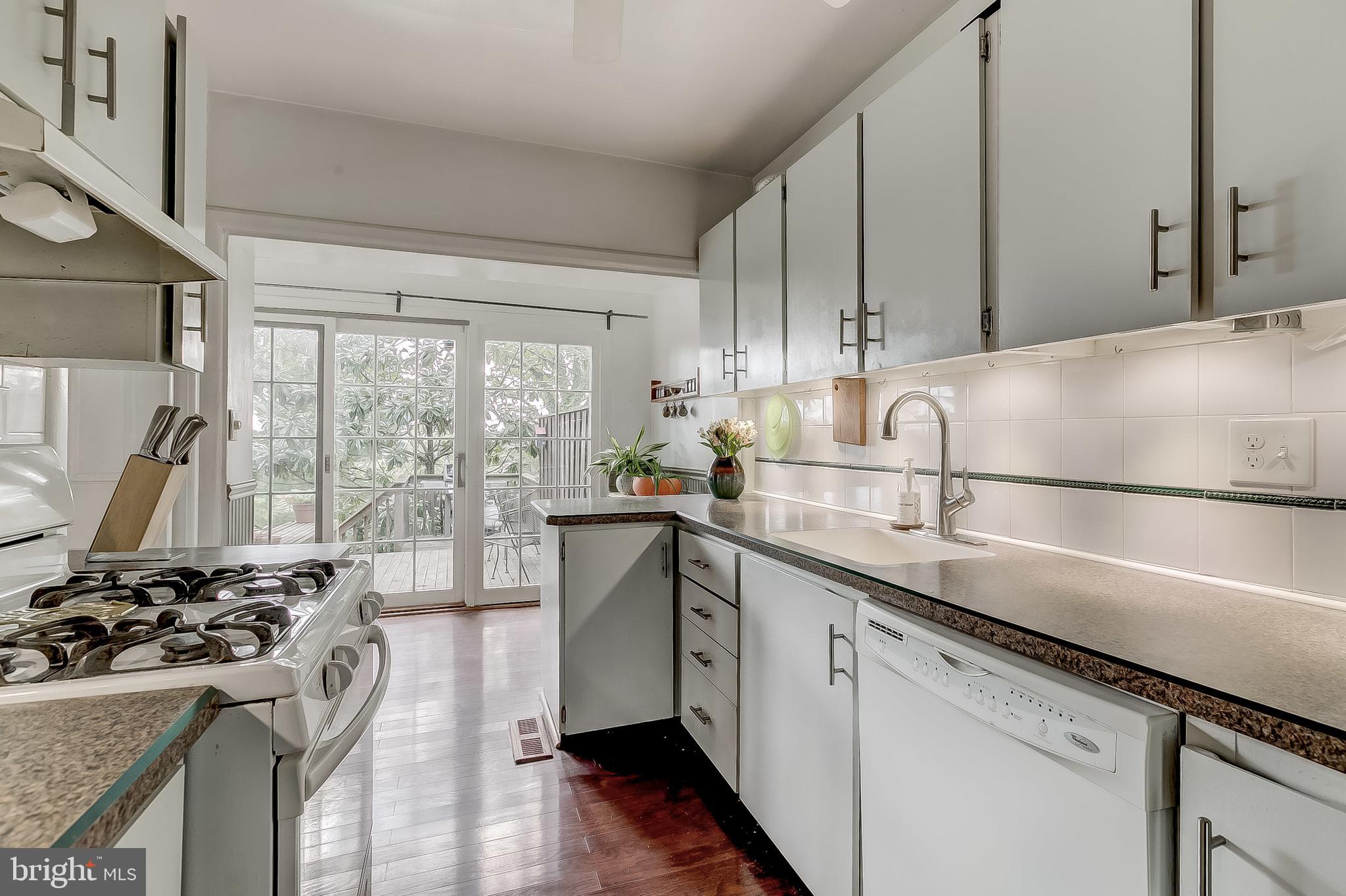 1227 Roundhill Road Baltimore, MD 21218 - Photo 16 of 35