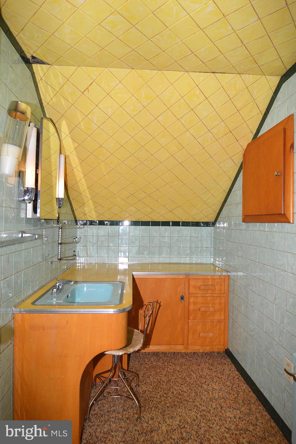 2631 Moselem Spring Road Fleetwood, PA 19522 - Photo 19 of 32 2nd Floor Half Bath