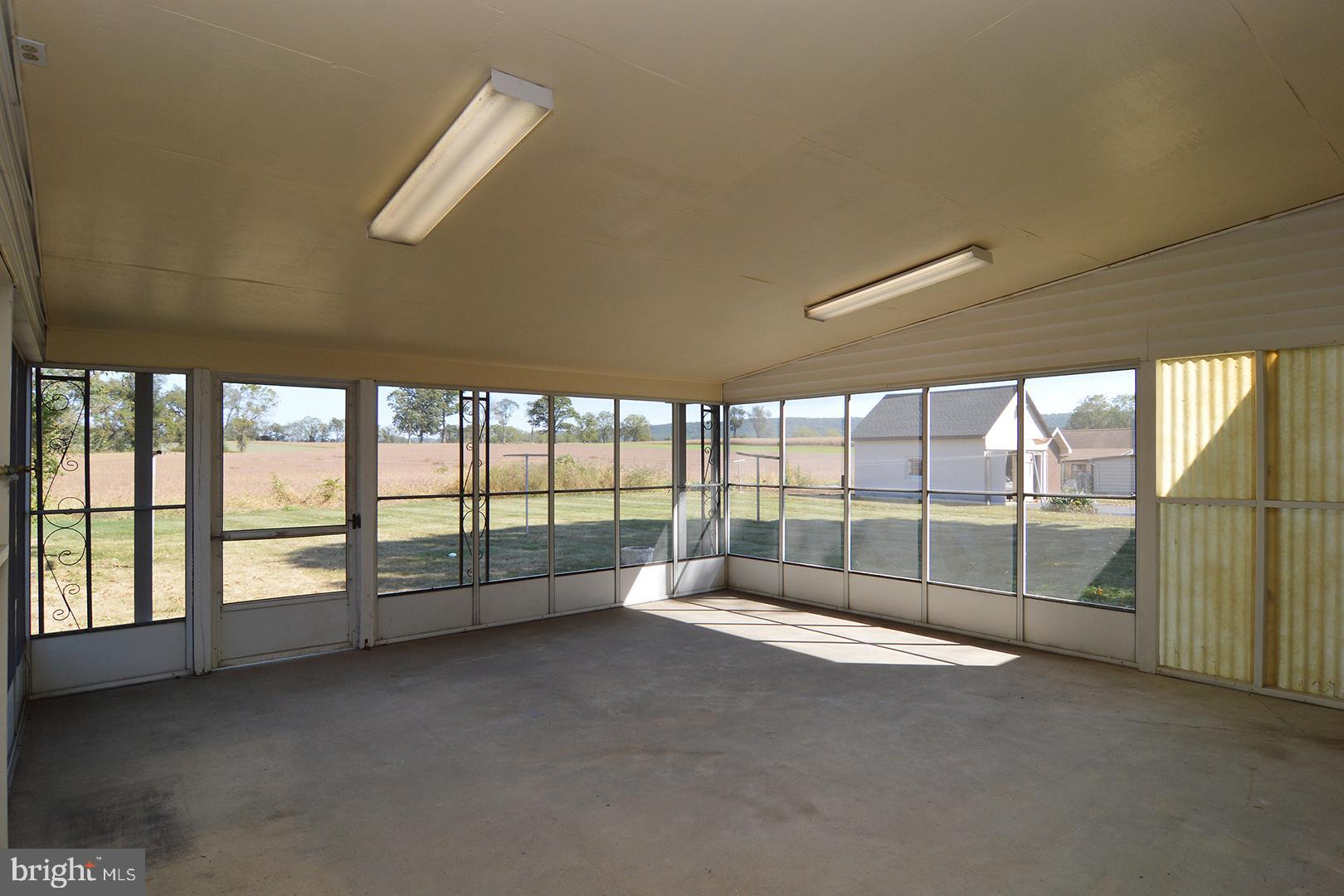 2631 Moselem Spring Road Fleetwood, PA 19522 - Photo 26 of 32 25' x 25' Screened-In Porch