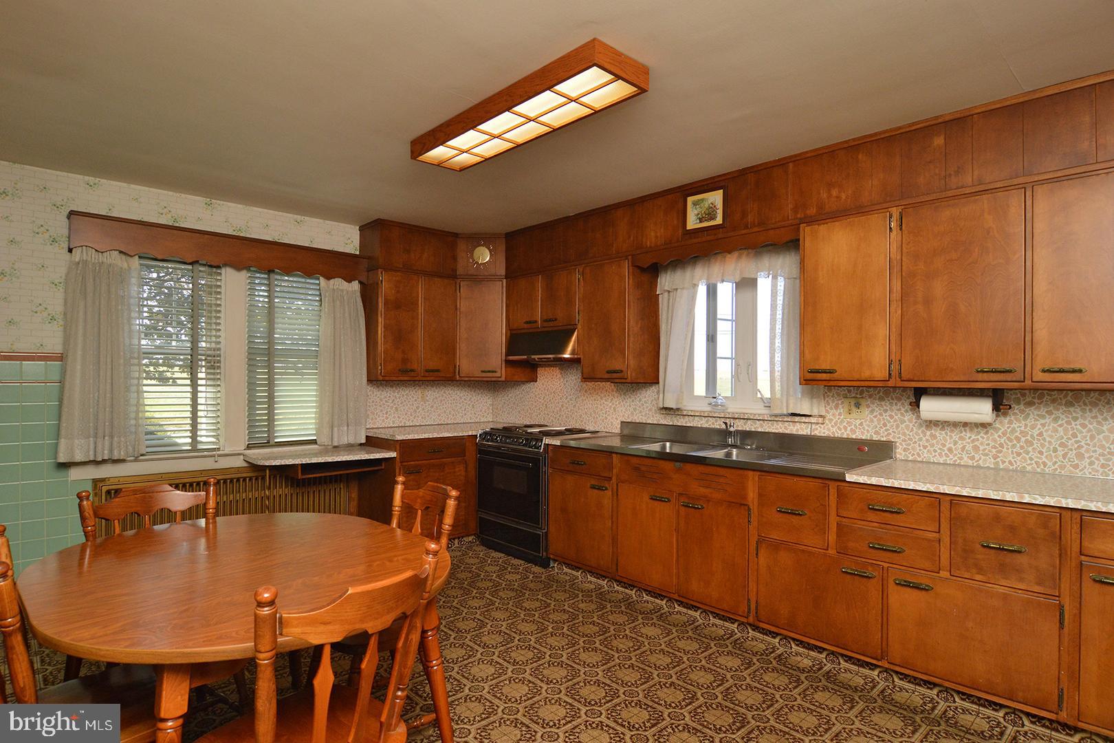 2631 Moselem Spring Road Fleetwood, PA 19522 - Photo 8 of 32 Custom Quaker Maid Kitchen