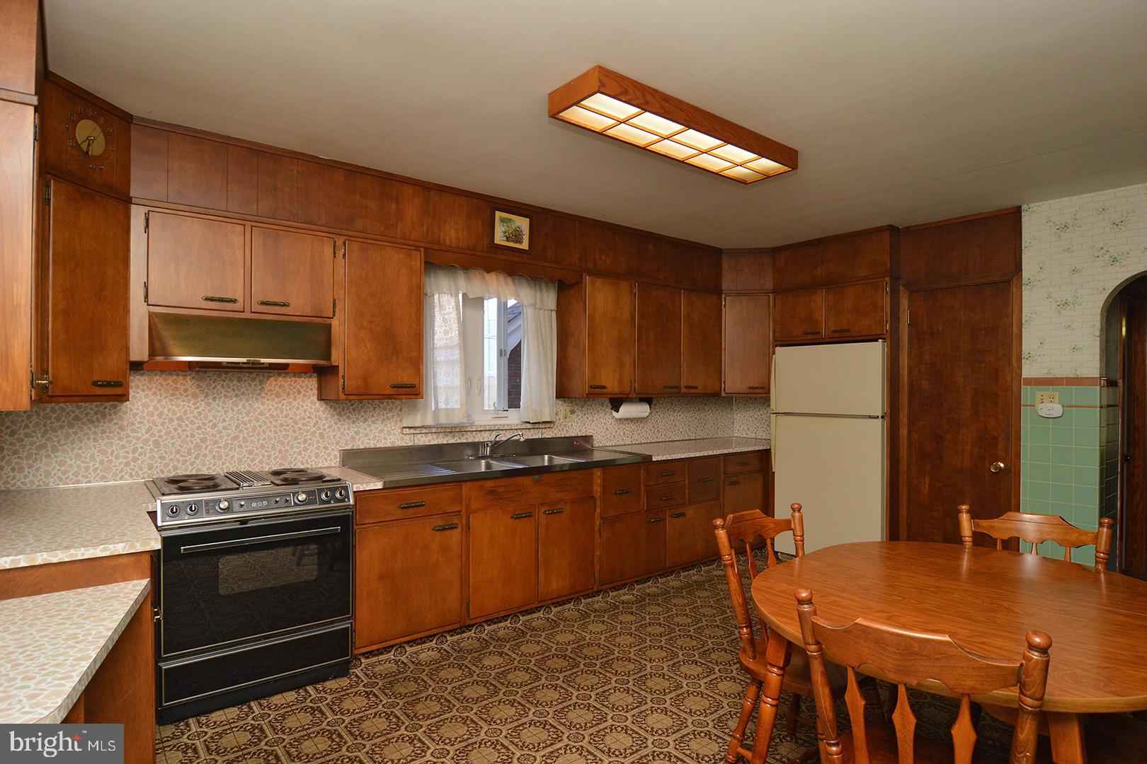 2631 Moselem Spring Road Fleetwood, PA 19522 - Photo 9 of 32 All Appliances Included