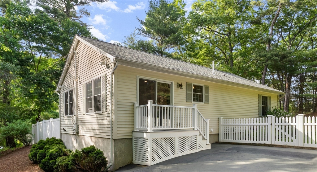 4 Circle Street Middleton, MA 01949 - Photo 1 of 30