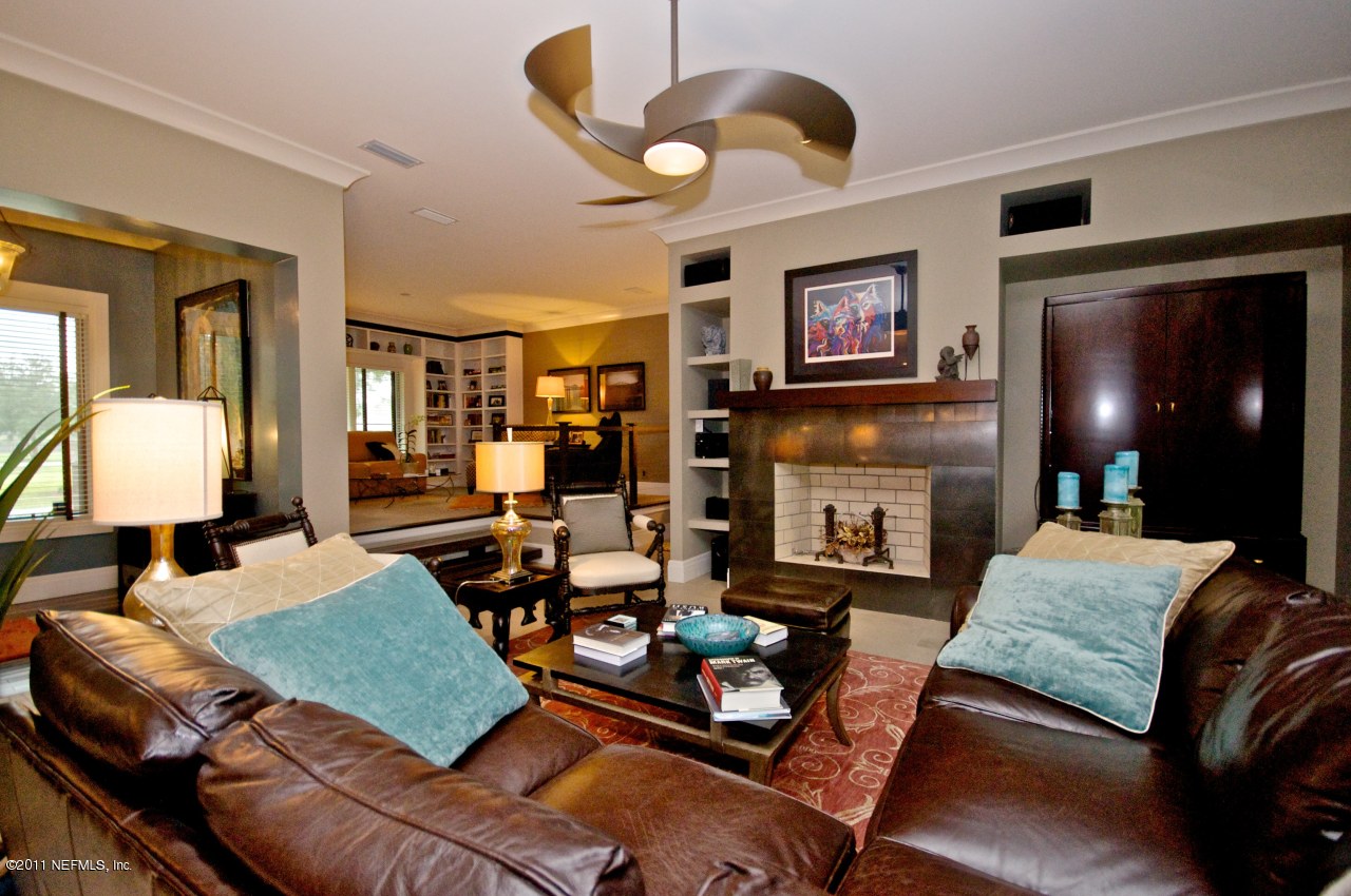 3815 Linjohn Road Jacksonville, FL 32223 - Photo 20 of 32 Living room and den
