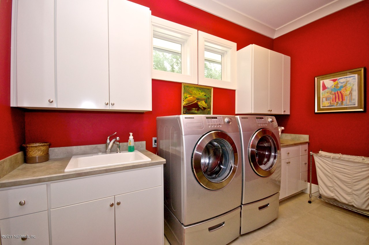 3815 Linjohn Road Jacksonville, FL 32223 - Photo 24 of 32 Laundry room