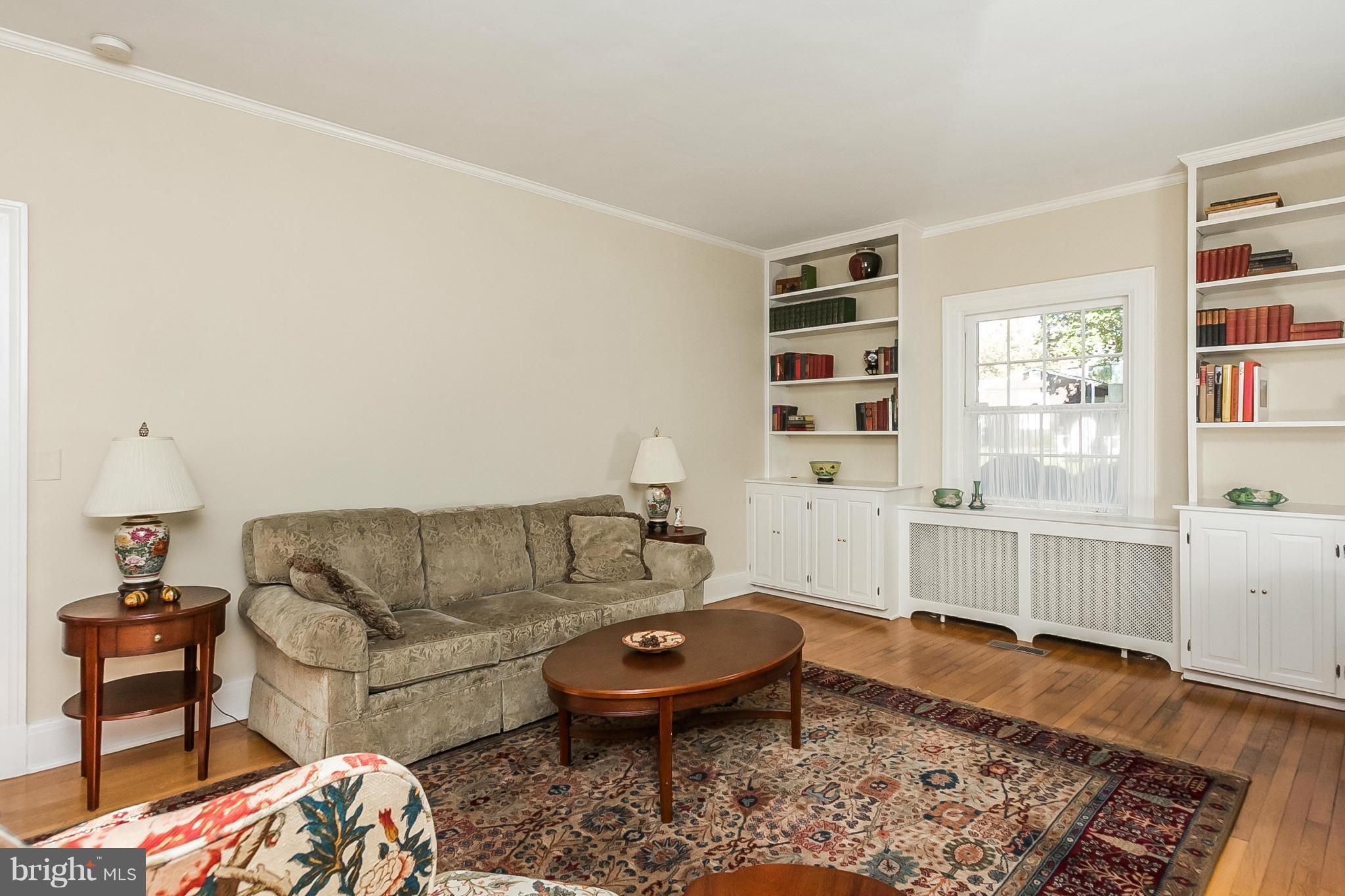 316 Thornhill Road Baltimore, MD 21212 - Photo 5 of 30 Living Room
