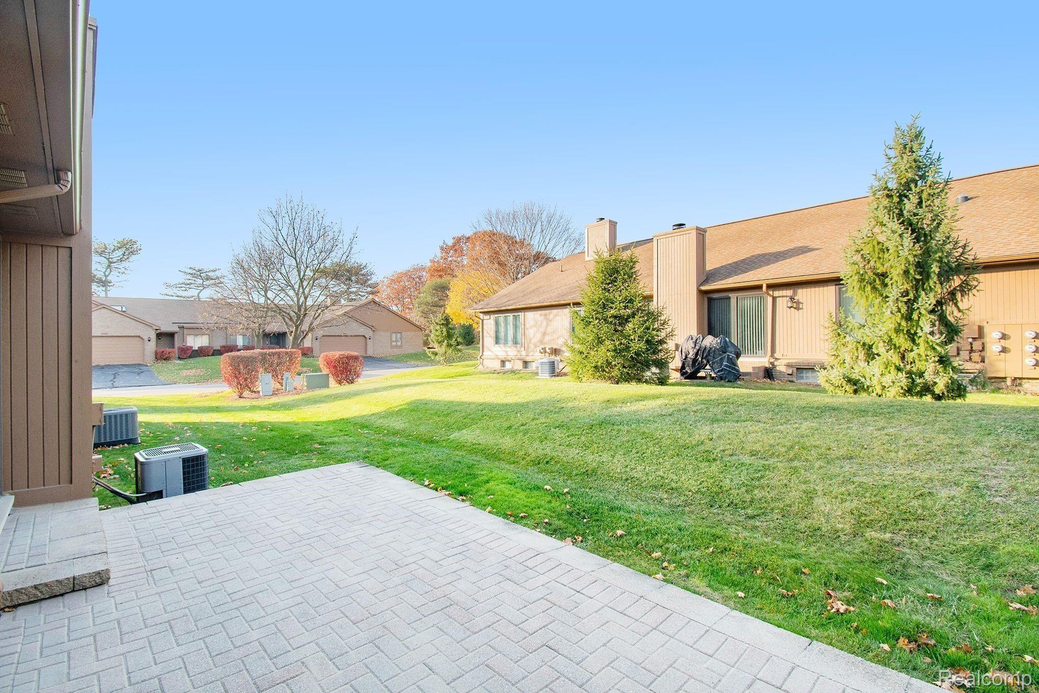 2191 London Bridge Drive Rochester, MI 48307 - Photo 31 of 31 London Bridge- backpatio2.jpeg