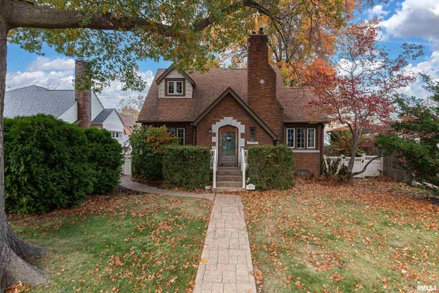 $275,000 | 2911 25th Avenue, Moline, IL 61265