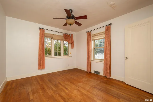 $275,000 | 2911 25th Avenue, Moline, IL 61265