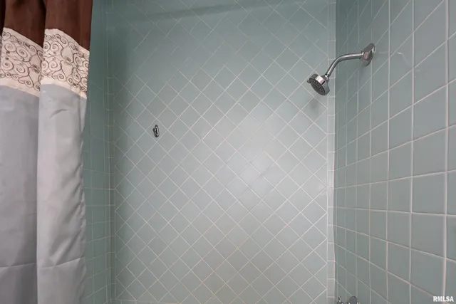 $275,000 | 2911 25th Avenue, Moline, IL 61265