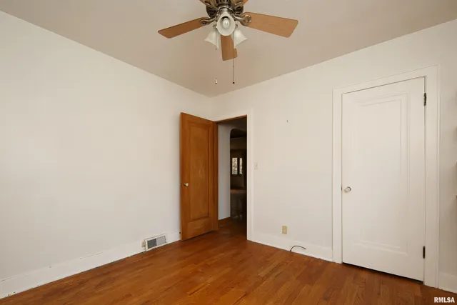 $275,000 | 2911 25th Avenue, Moline, IL 61265