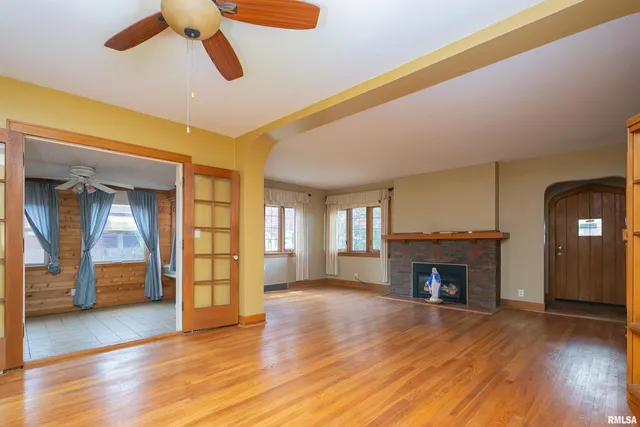 $275,000 | 2911 25th Avenue, Moline, IL 61265