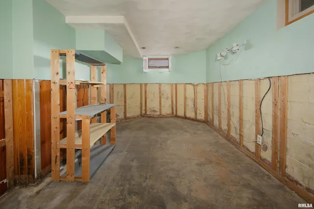 $275,000 | 2911 25th Avenue, Moline, IL 61265