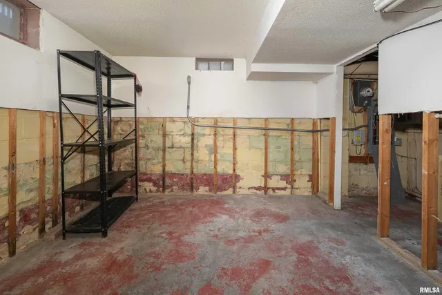 $275,000 | 2911 25th Avenue, Moline, IL 61265